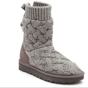 Ugg Isla Bootie in gray